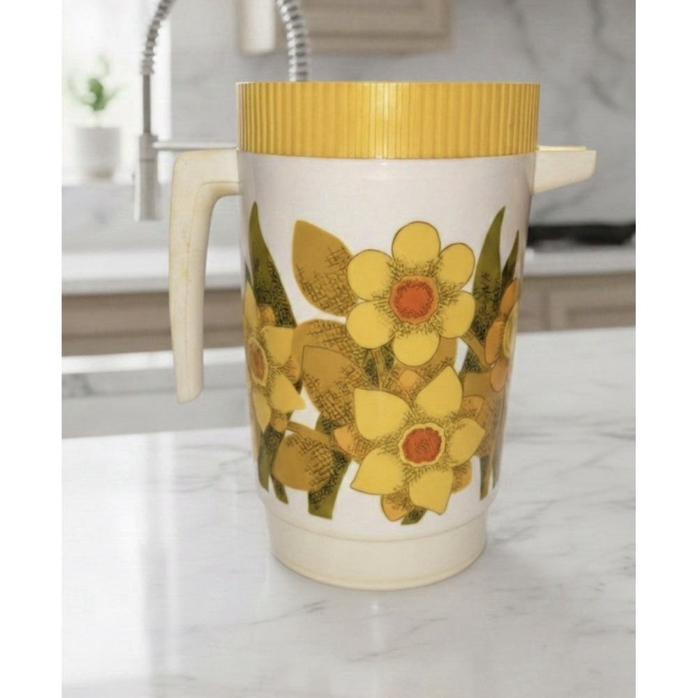 Alladinware 2.25 Quart Plastic Pitcher Yellow Daffodils Retro Country Cottage